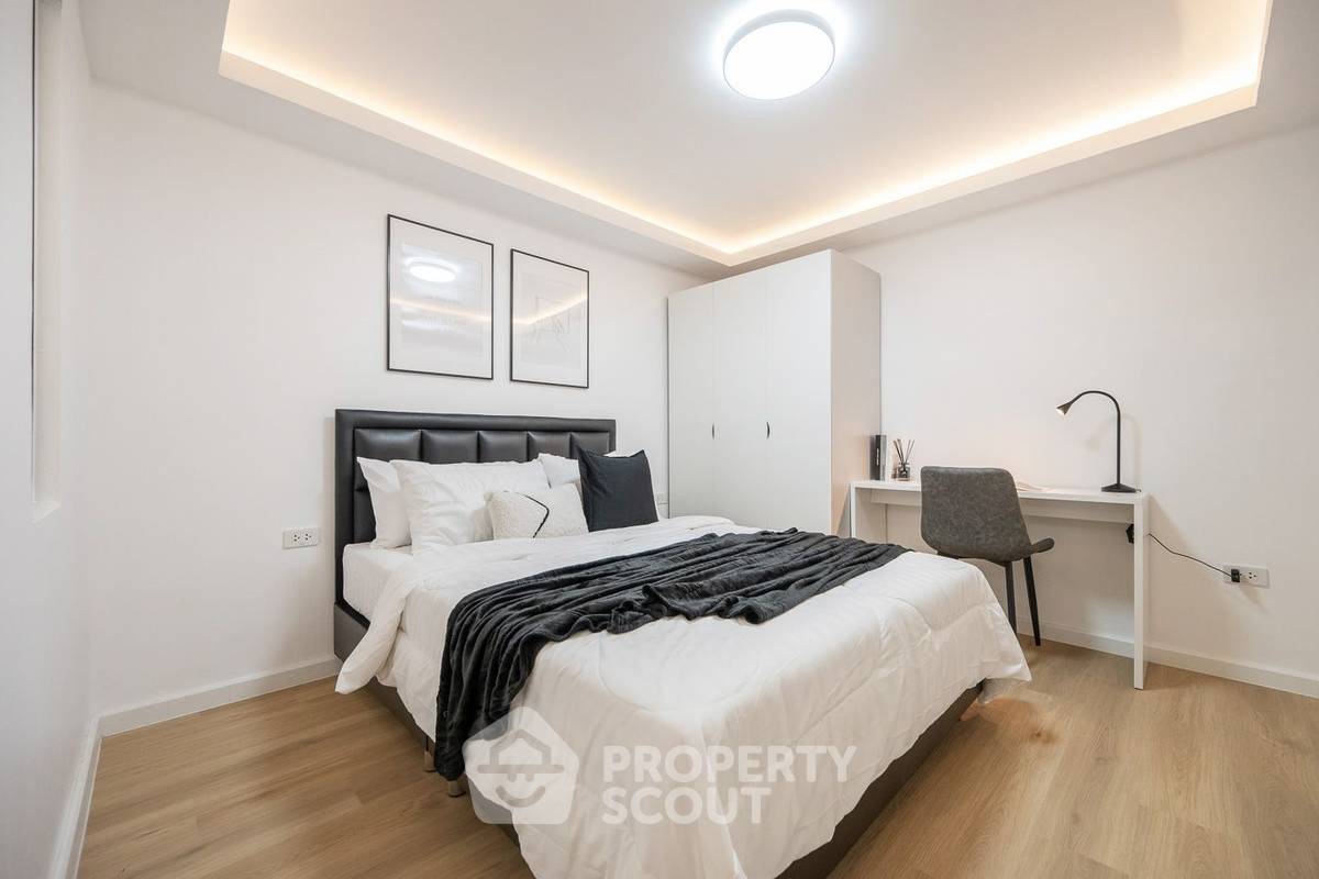 picture 3-BR Condo at T.V.C. Condominium near MRT Huai Khwang (ID 2100421) - 5/27