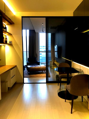 Condos for rent : ● Rare Unit ● B Tower, 25+ Floor, Type A11 | 49.00 sq.m. 1 bed | Condo skywalk connect to BTS ploenchit and Central Embassy.