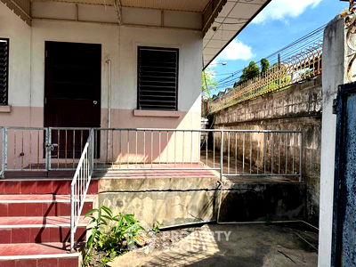 Houses for sale Bangkok Area Revenue Office 7 : 1-BR House near BTS Ratchayothin (ID 2044428)