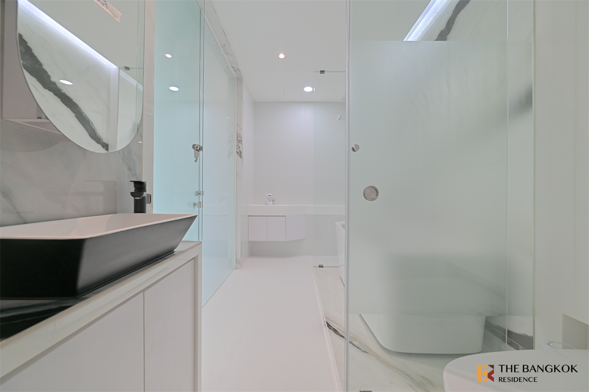 picture Luxury Unit, Ready for You Without the Wait Q Asoke near MRT Phetchaburi Station - 3/10