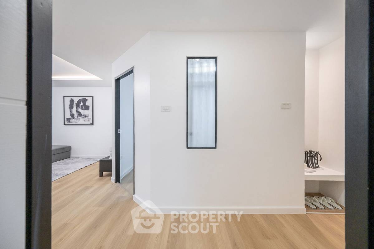 picture 3-BR Condo at T.V.C. Condominium near MRT Huai Khwang (ID 2100421) - 13/27