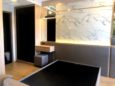 Condos for sale : Ashton Chula Silom【𝐒𝐄𝐋𝐋 & 𝐑𝐄𝐍𝐓】🔥Luxury minimalist room, premium marble pattern, perfect design.🔥 Contact Line ID: @hacondo