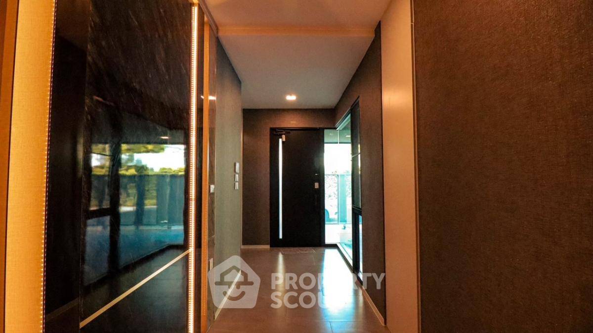 picture 5-BR House close to Krungthep Kreetha (ID 2034030) - 18/37