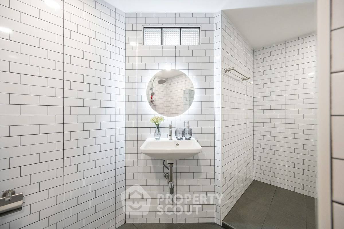 picture 3-BR Condo at T.V.C. Condominium near MRT Huai Khwang (ID 2100421) - 10/27