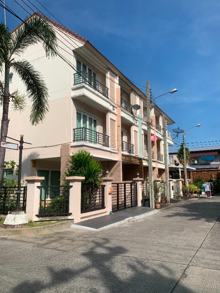 ขายทาวน์โฮม : ขายด่วน ทาวน์โฮม3 ชั้น คาซ่าซิตี้ นวลจันทร์2 16 ตรว. 3นอน 3น้ำ หันทิศเหนือ พร้อมเข้าอยู่