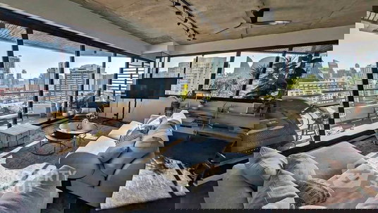 2-BR Condo at Lake Avenue Sukhumvit 16 near BTS Asok (ID 2196168)