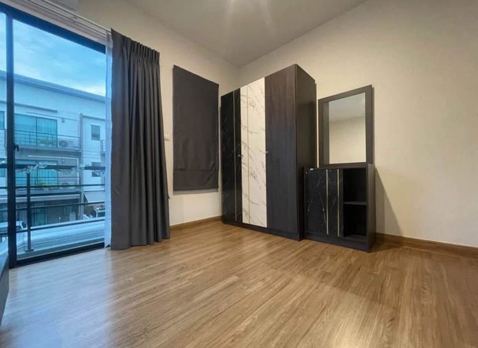 3-bed townhouse for rent, Baan Klang Muang Phahonyothin - Ramintra