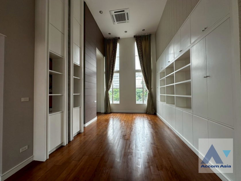 รูป 🔼🔽 AccomA 📩  Elegant home with warm minimalist interiors in Baan Klang Krung Thonglor (AA20983) - รูปที่ 19/20