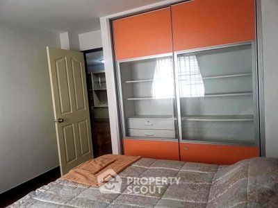 Condos for sale : 2-BR Condo For sale, Sathorn Condo Place, MRT Khlong Toei (ID 994491)