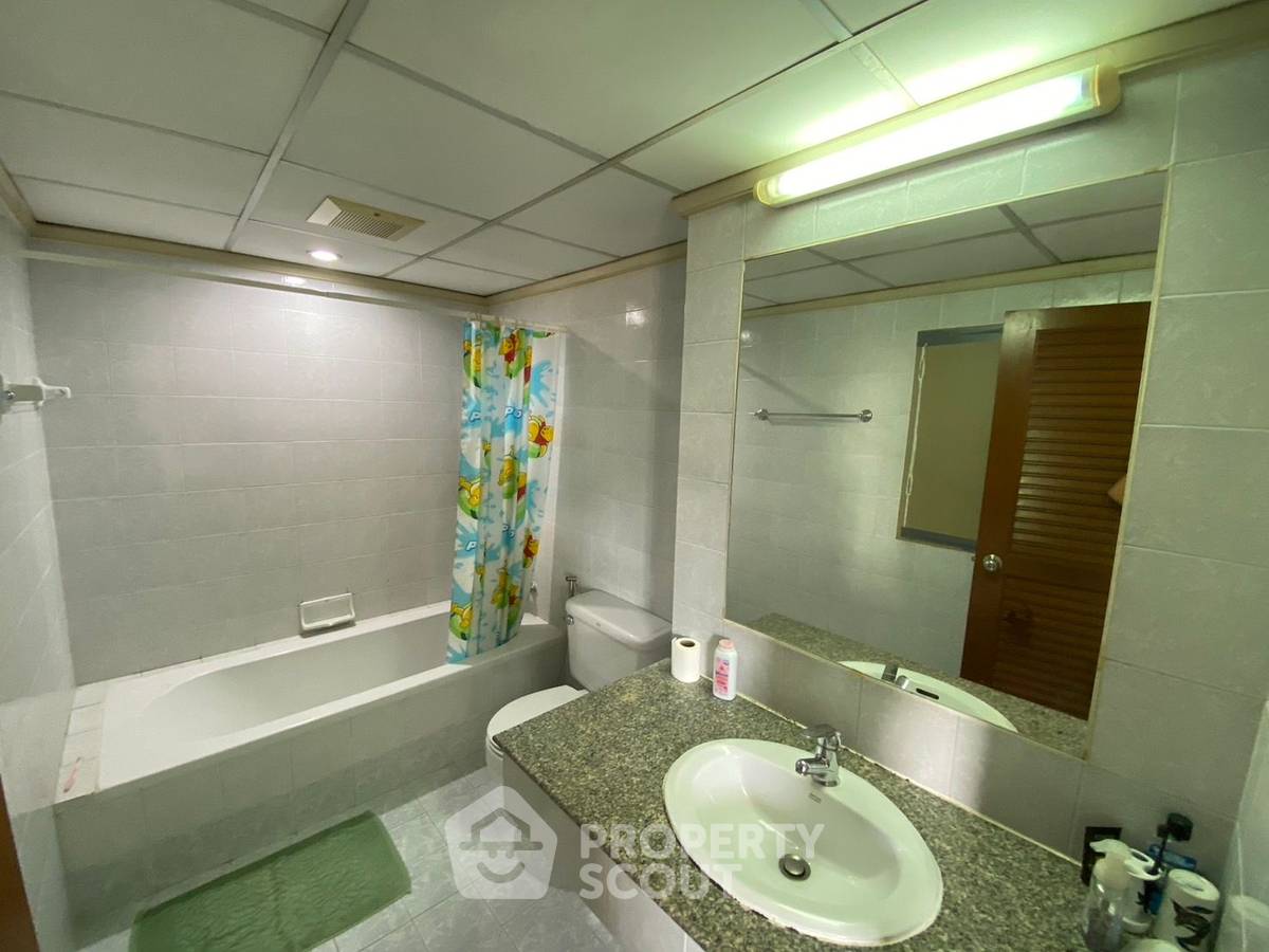 picture 2-BR Condo at Supalai Park Phaholyothin near BTS Ha Yaek Lat Phrao (ID 2113242) - 7/27