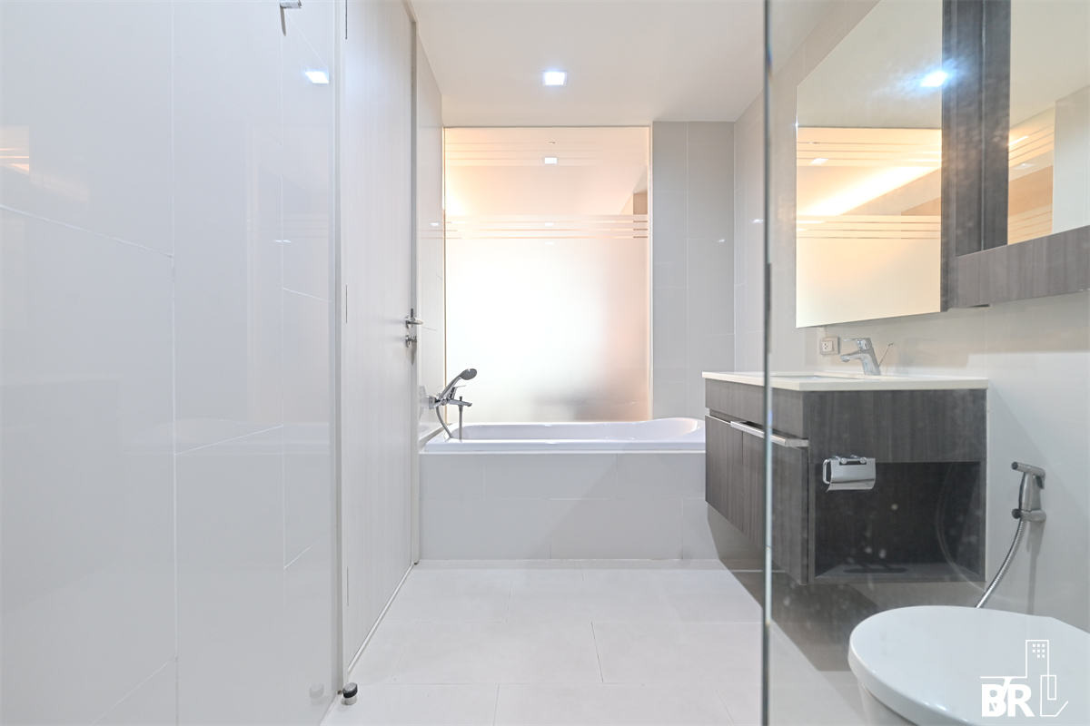 รูป ใช้ชีวิตสไตล์ Luxury บนทำเลศักยภาพ เวีย 49 - รูปที่ 3/10