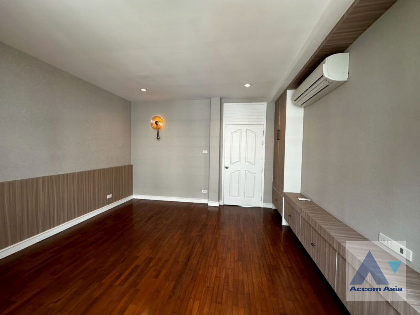 รูป 🔼🔽 AccomA 📩  Elegant home with warm minimalist interiors in Baan Klang Krung Thonglor (AA20983) - รูปที่ 12/20