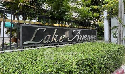 1-BR Condo at Lake Avenue Sukhumvit 16 near BTS Asok (ID 2045951)