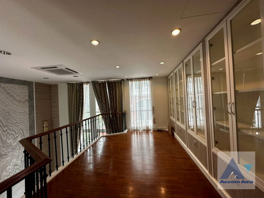 รูป 🔼🔽 AccomA 📩  Elegant home with warm minimalist interiors in Baan Klang Krung Thonglor (AA20983) - รูปที่ 10/20