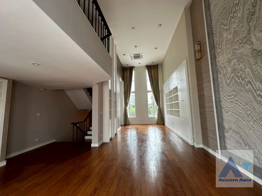 รูป 🔼🔽 AccomA 📩  Elegant home with warm minimalist interiors in Baan Klang Krung Thonglor (AA20983) - รูปที่ 9/20