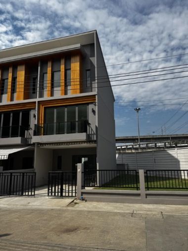 P0042 ขายบ้านที่โครงการ! EIGEN RAMA9 ไอเจ้น พรีเมียม ทาวน์โฮมพระราม9 (ซอยพัฒนาการ 99)