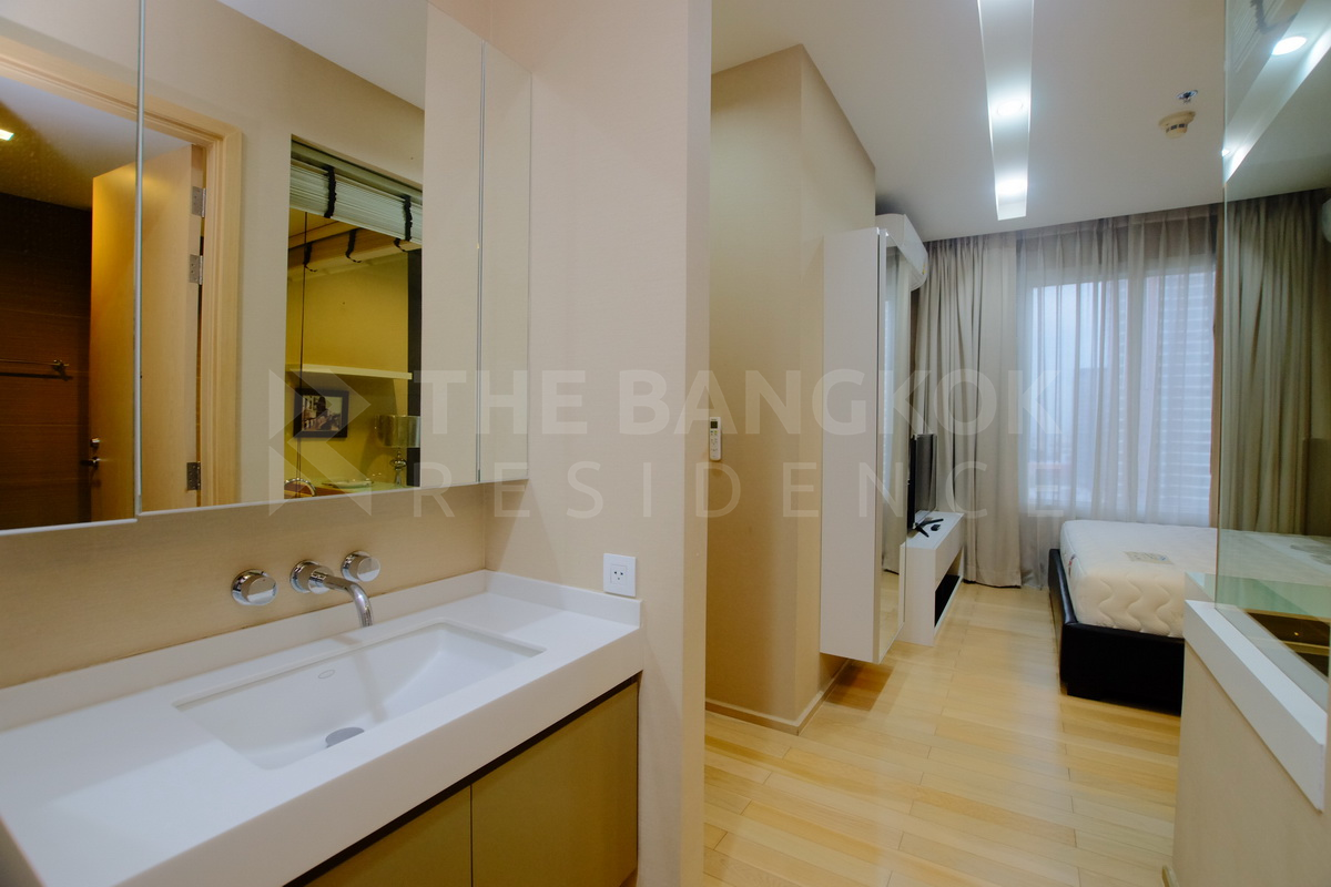 picture Siri At Sukhumvit Luxuriously Elevated Unit near BTS Thong Lo - 2/10