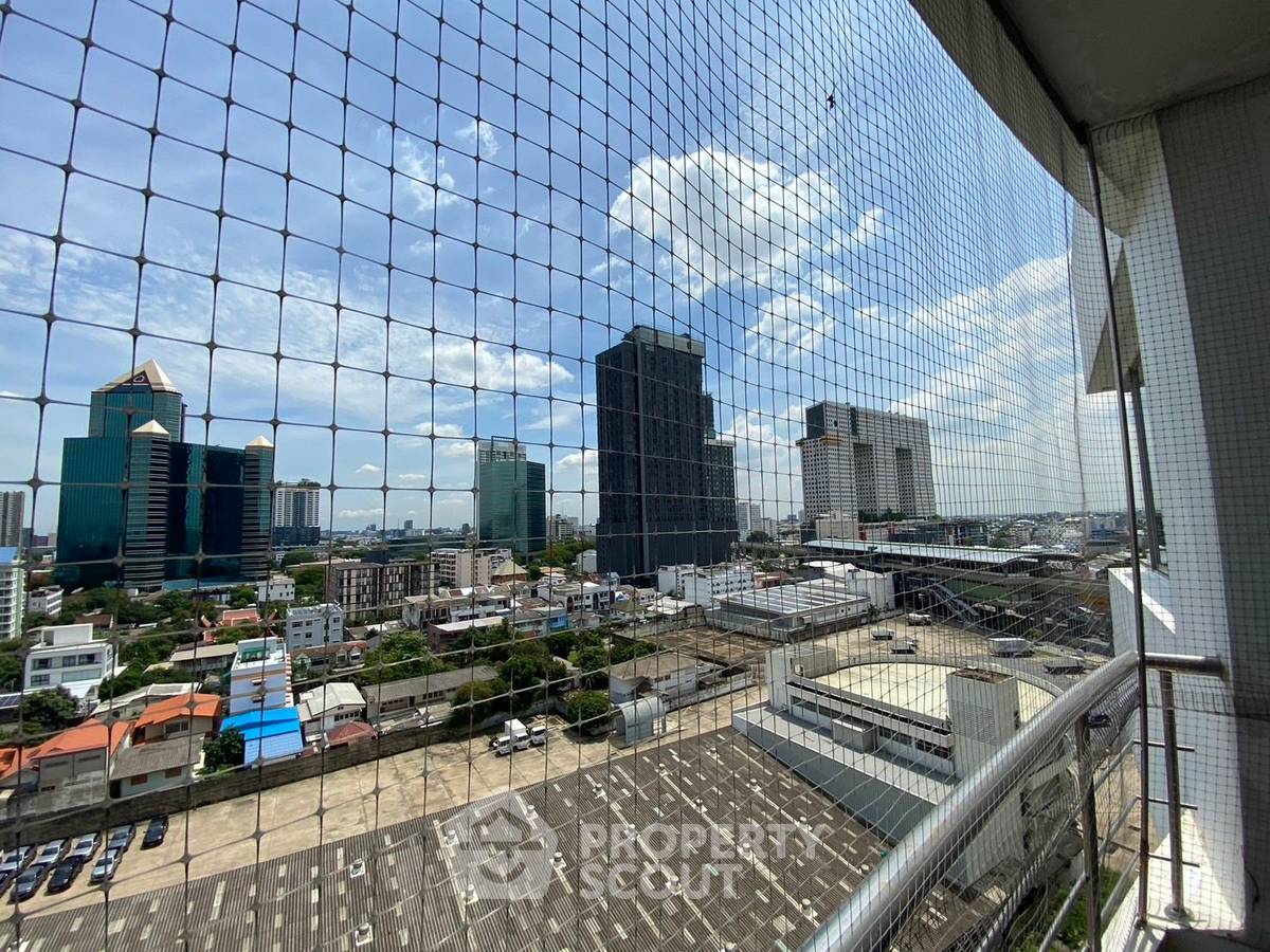 picture 2-BR Condo at Supalai Park Phaholyothin near BTS Ha Yaek Lat Phrao (ID 2113242) - 24/27