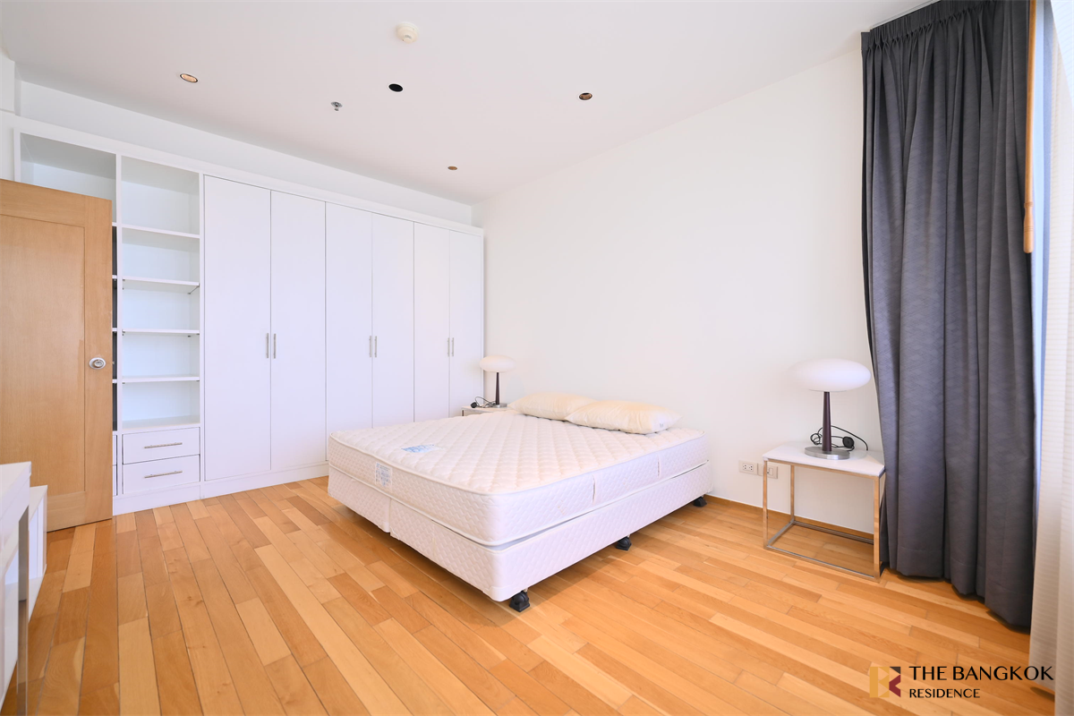 picture Luxury Unit, Ready for You Without the Wait The Emporio Place - 3/10