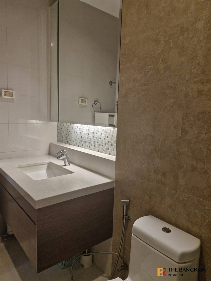 picture Ultimate Luxury Condo in Business District Bright 24 - 9/10