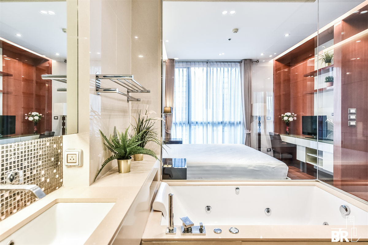 picture The Address Sukhumvit 28 near BTS Phrom Phong Luxury Unit, Ready for You Without the Wait - 4/10