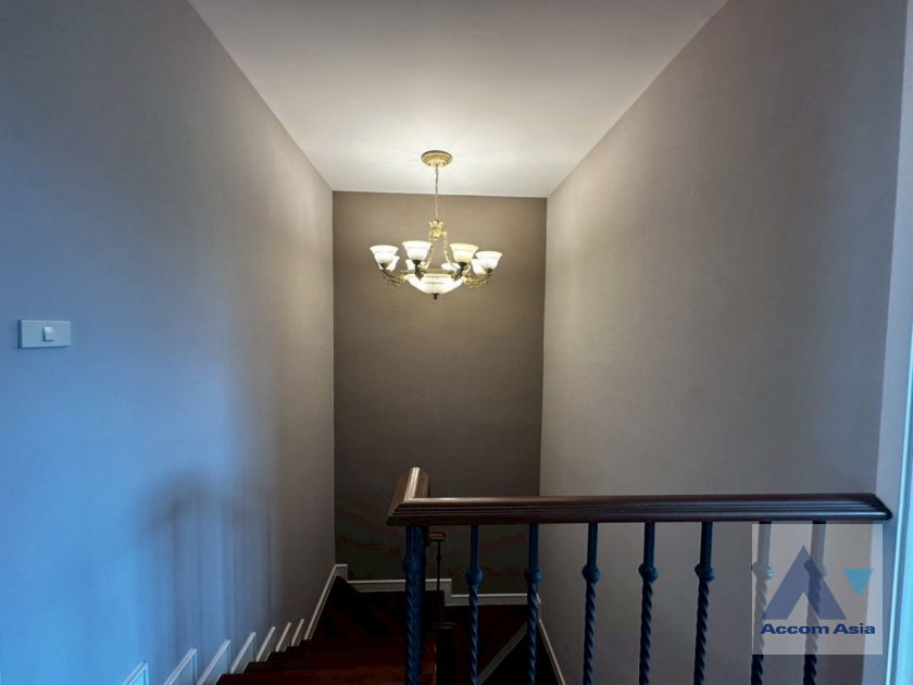 รูป 🔼🔽 AccomA 📩  Elegant home with warm minimalist interiors in Baan Klang Krung Thonglor (AA20983) - รูปที่ 7/20