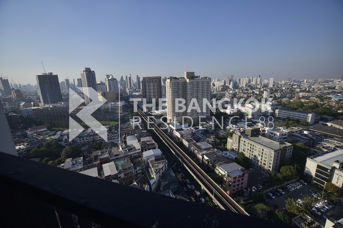 picture Luxuriously Elevated Unit RHYTHM Sukhumvit 44/1 near BTS Phra Khanong - 4/10