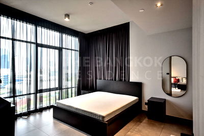 Condos for rent Asoke Road : The Lofts Asoke, Luxury Without the Wait, Move-In Ready Unit, Near MRT Phetchaburi
