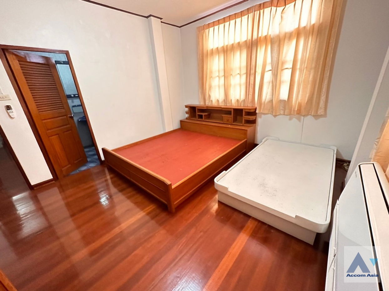 รูป 🔼🔽 AccomA 📩  Warm family house with wood floors and classic charm in Sathorn (AA35228) - รูปที่ 9/19