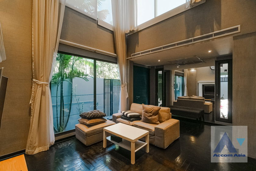 picture 🔼🔽 AccomA 📩 Private Swimming Pool,Double High Ceiling 4 BR House in Khlong Ton Nuea (AA42532) - 12/20