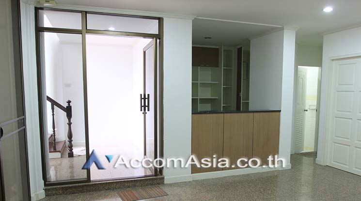รูป 🔼🔽 AccomA 📩 Home Office 4 BR Townhouse in Khlong Toei Nuea (AA18310) - รูปที่ 15/17