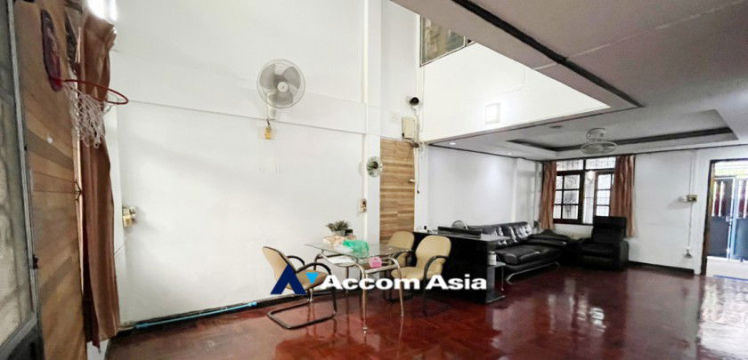 picture 🔼🔽 AccomA 📩  3 BR Townhouse in  (AA13908) - 5/19