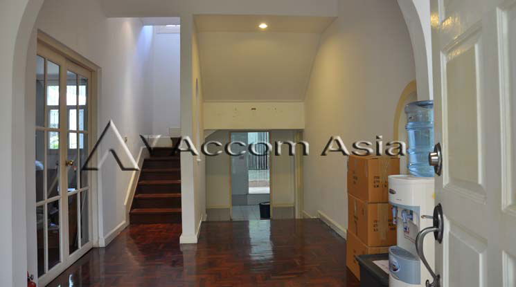 รูป 🔼🔽 AccomA 📩 Colonial-style home with spacious layout and steel kitchen (10002403) - รูปที่ 14/20