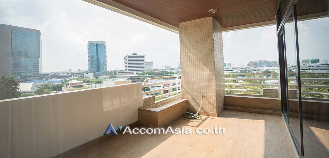 รูป 🔼🔽 AccomA 📩 Classic-style condo with light-filled interiors and city views (AA28974) - รูปที่ 12/12