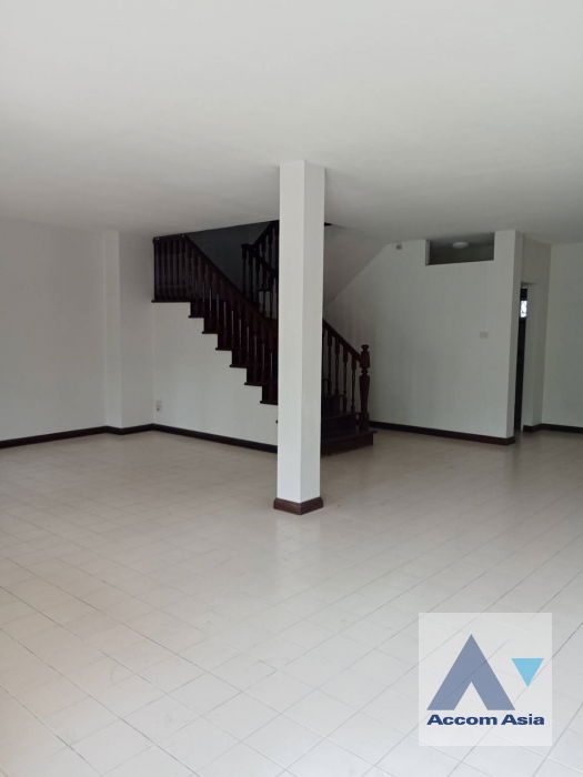รูป 🔼🔽 AccomA 📩  5 BR Townhouse @ (AA40136) - รูปที่ 2/10