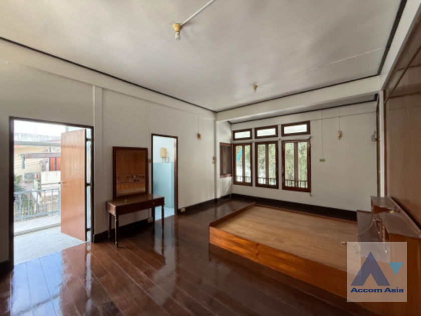 รูป 🔼🔽 AccomA 📩 Home Office 3 BR House in Khlong Ton Nuea (AA42653) - รูปที่ 5/9