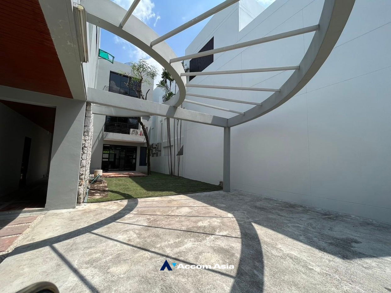 picture 🔼🔽 AccomA 📩 Elegant living with garden space in Sukhumvit (AA26732) - 1/20