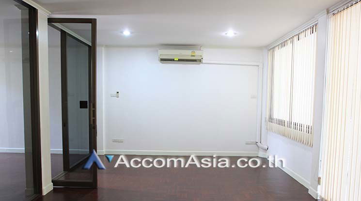 รูป 🔼🔽 AccomA 📩 Home Office 4 BR Townhouse in Khlong Toei Nuea (AA18310) - รูปที่ 3/17