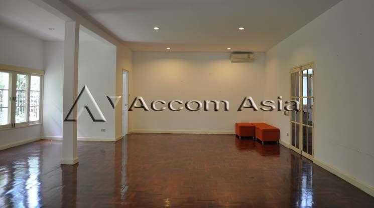 รูป 🔼🔽 AccomA 📩 Colonial-style home with spacious layout and steel kitchen (10002403) - รูปที่ 13/20