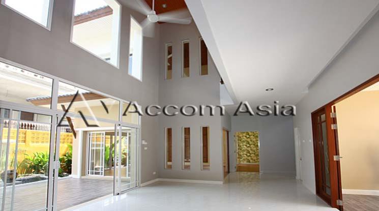 picture 🔼🔽 AccomA 📩 Home Office,Private Swimming Pool 4 BR House in  (2318379) - 3/9