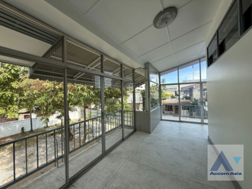 รูป 🔼🔽 AccomA 📩 Home Office 3 BR House in Khlong Ton Nuea (AA42653) - รูปที่ 3/9