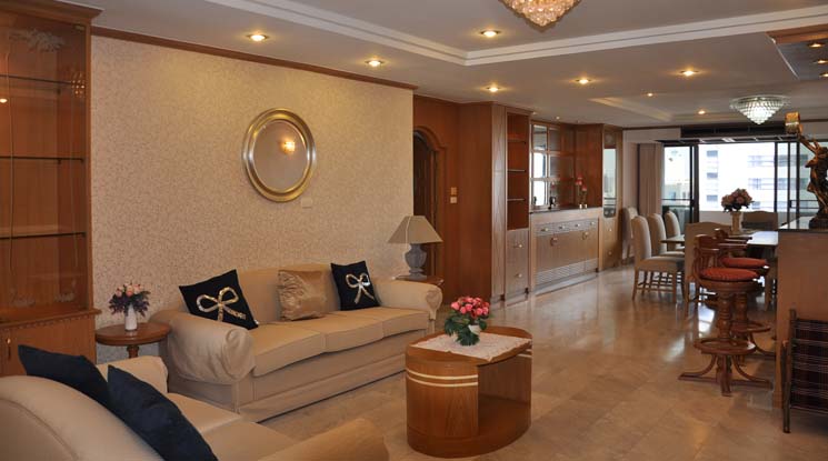 picture 🔼🔽 AccomA 📩 Spacious wood-accented condo with private pool at Windsor Tower (24602) - 5/13