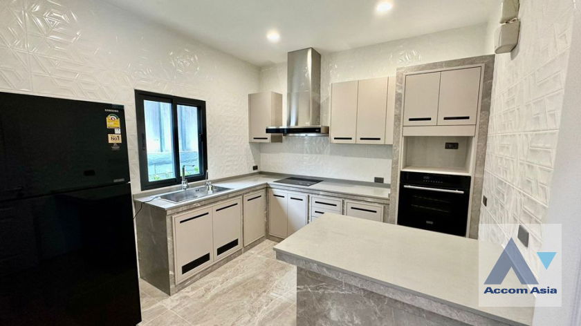 รูป 🔼🔽 AccomA 📩 Private Swimming Pool 4 BR House in Khlong Ton Nuea (AA35924) - รูปที่ 6/11