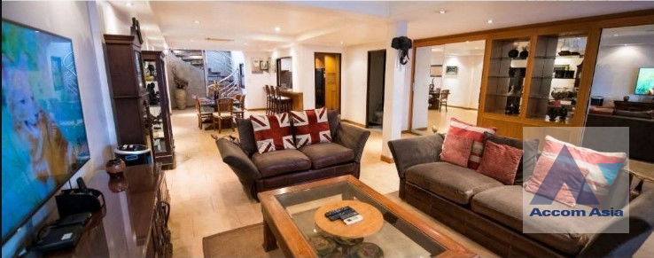รูป 🔼🔽 AccomA 📩 Fully furnished classic-style home with rooftop terrace (AA25719) - รูปที่ 1/16