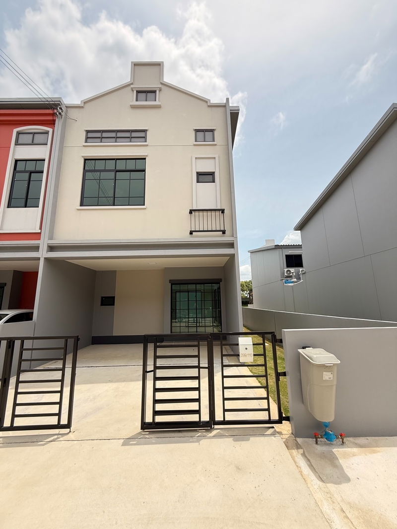 Townhouses for sale : Siri Place Ratchapruek - Nakorn in