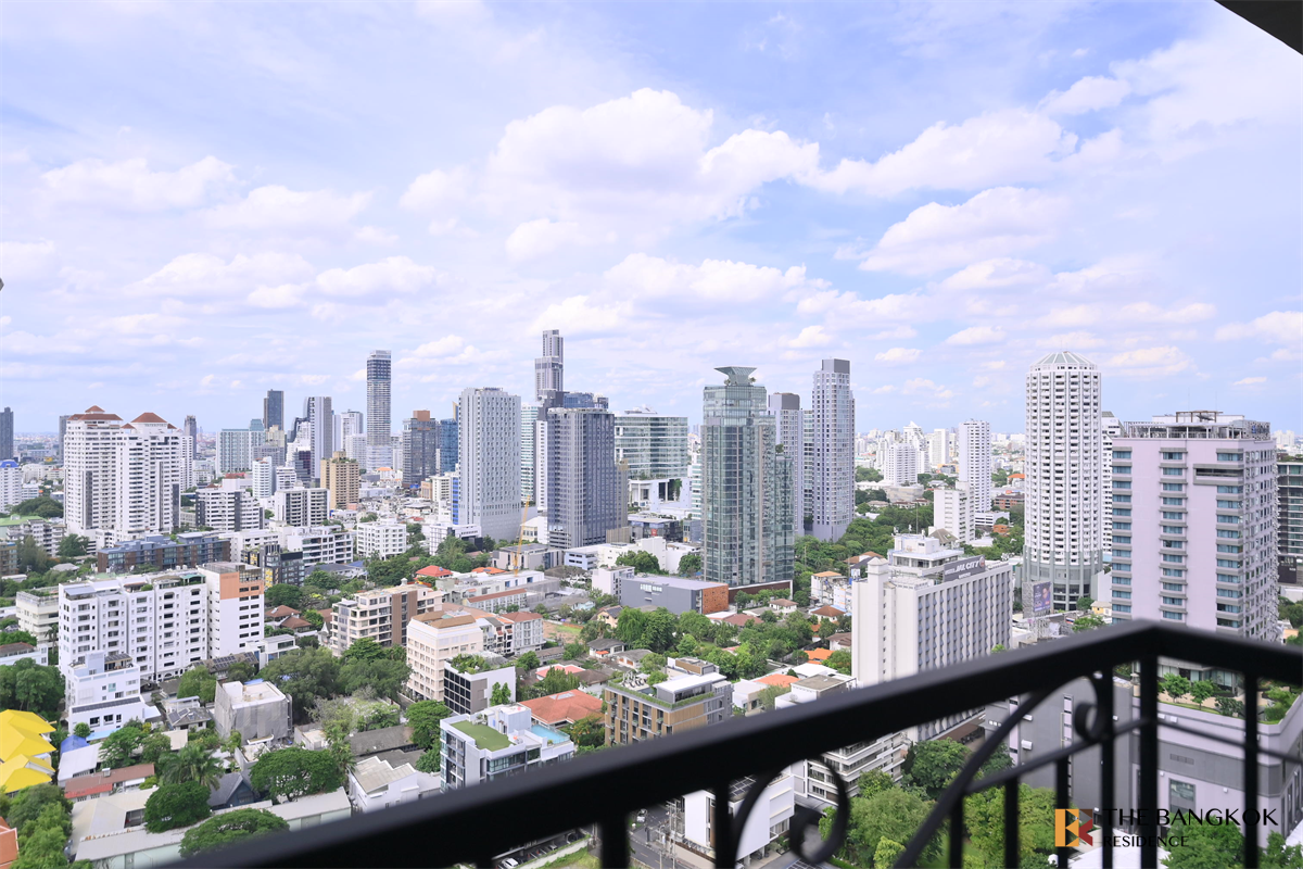 picture The Crest Sukhumvit 34 Luxury Condo at Special Price near BTS Thong Lo - 4/10