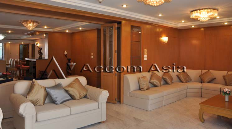 picture 🔼🔽 AccomA 📩 Spacious wood-accented condo with private pool at Windsor Tower (24602) - 3/13