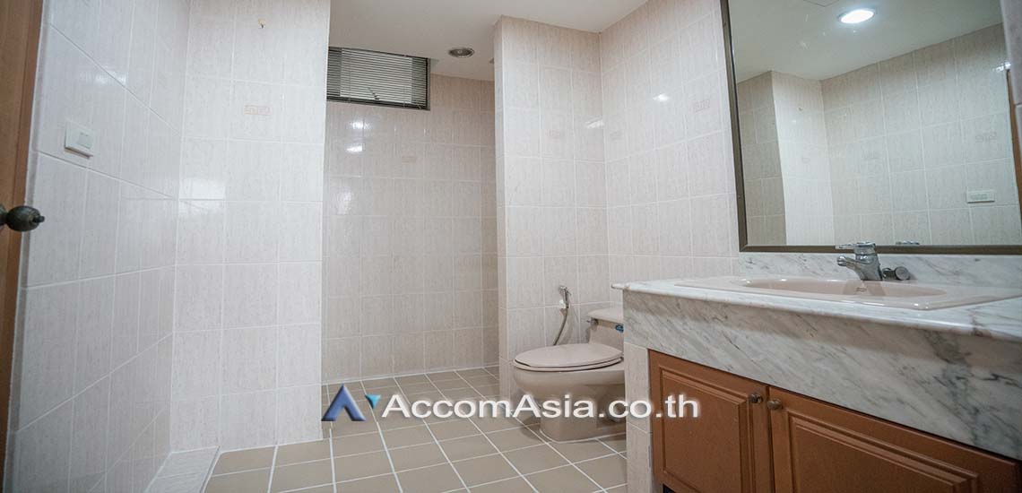 รูป 🔼🔽 AccomA 📩 Classic-style condo with light-filled interiors and city views (AA28974) - รูปที่ 3/12