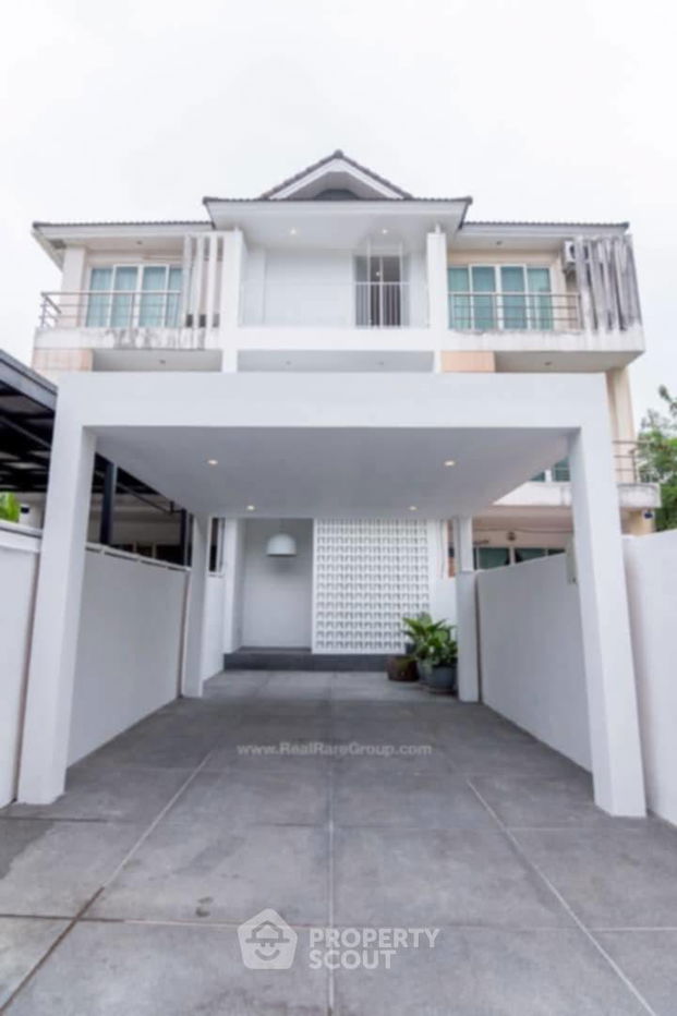รูป ทาวน์เฮาท์ 4-ห้องนอน ใน จันทรเกษม (ID 2084628) - รูปที่ 1/44