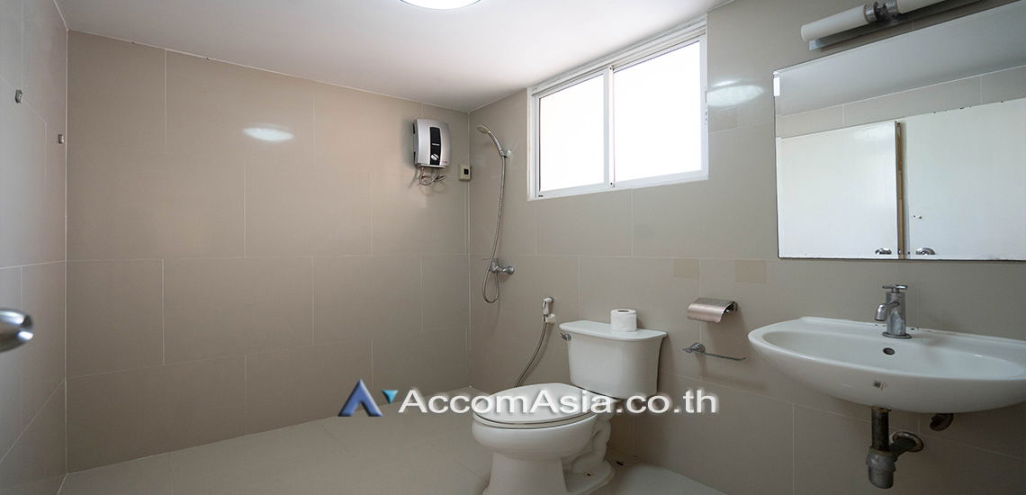 picture 🔼🔽 AccomA 📩 Pet friendly 4 BR House in Khlong Ton Nuea (2517228) - 18/19